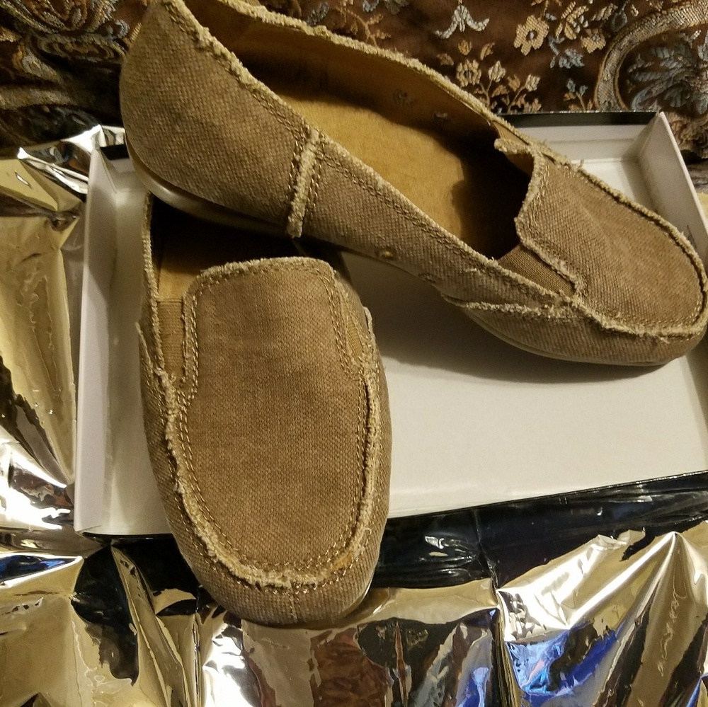 Gold heel size 9